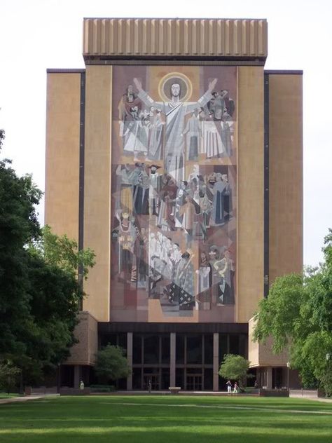 Notre Dame Indiana, Touchdown Jesus, Indiana Girl, Go Irish, Jesus Photo, Notre Dame Football, Notre Dame University, Oh The Places Youll Go, Most Beautiful Places