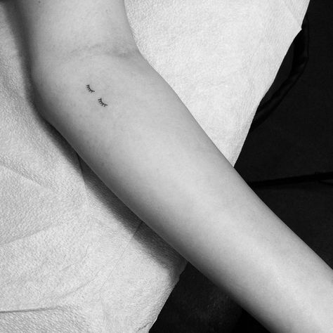 Lipstick Tattoos, Minimal Tattoos, Inspiration Tattoos, Delicate Tattoo, Cute Tiny Tattoos, Makeup Tattoos, Dainty Tattoos, Aesthetic Tattoo, Tattoo Life