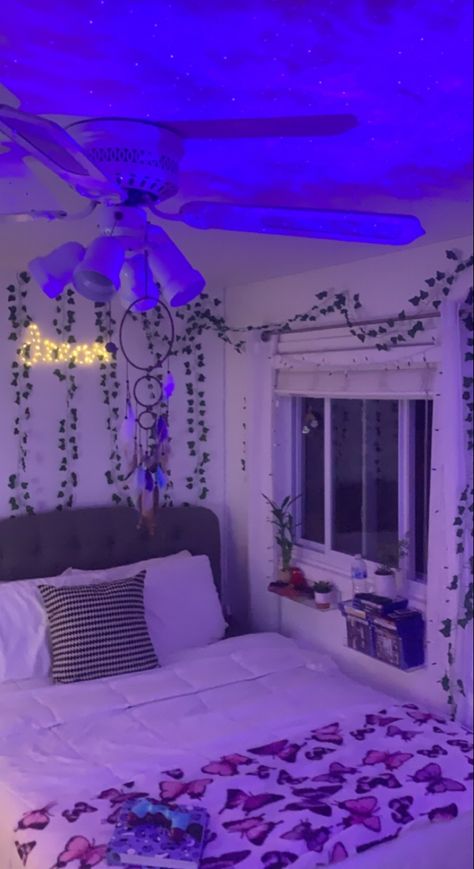 Lilac Bedroom Ideas Aesthetic, Small Room Astethic, Lavender Aesthetic Room Decor, Lavender Room Ideas Aesthetic, Rooms Astethic, Chambre Astethic, Pastel Purple Room Aesthetic, Lavender Aesthetic Room, Lilac Bedroom Aesthetic