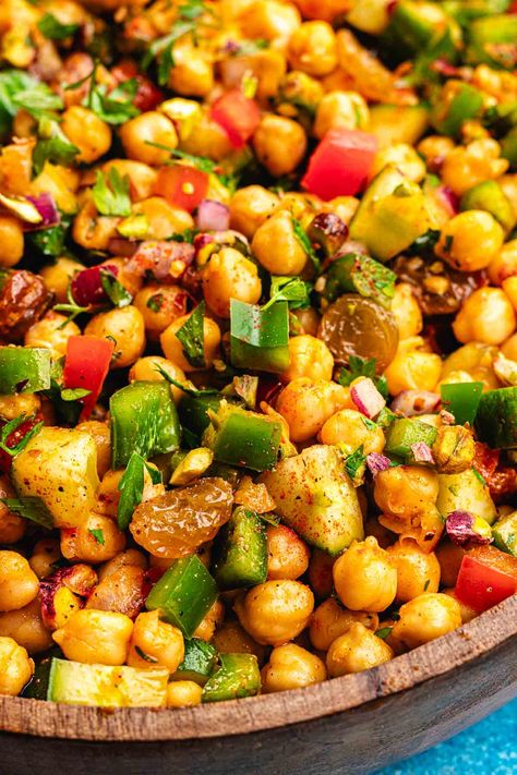 Moroccan Chickpea Salad, Moroccan Chickpea, Moroccan Salad, Moroccan Spices, Food Photography Inspiration, Chickpea Salad, Chia Pudding, Roasted Vegetables, Delicious Salads