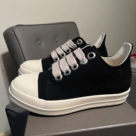 Rick Owens Low Jumbo Laces Black & White Low Rick Owens, Rick Owens Low, Rick Owens Shoes, Rick Owens Sneakers, Rick Owens Men, Black Laces, Rick Owens, Athletic Shoes, Men's Shoes