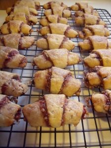 Rugelach Recipe Raspberry, Rugala Cookie Recipe, Chanukah Desserts, Raspberry Rugelach Recipe, Raspberry Rugelach, Jewish Cookies, Jewish Desserts, Cinnamon Christmas Cookies, Rugelach Cookies