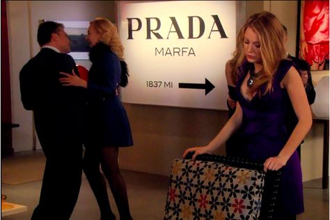 Your one and only source into the scandalous cribs of Manhattan's elite. Prada Marfa Gossip Girl, Gossip Girl Art, Prada Sign, Prada Marfa Sign, Prada Poster, Dan Humphrey, Gossip Girl Blair, Luxury Brand Logo, Prada Marfa