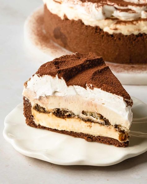 Tiramisu cheesecake is a rich and creamy mascarpone cheesecake made with a cocoa cookie crust, layered with espresso soaked ladyfingers. For even more decadent tiramisu flavor, this tiramisu layered cheesecake is topped with freshly whipped cream and a dusting of cocoa powder. Make this tiramisu mascarpone cheesecake the next time you need a deliciously decadent dessert that’s sure to impress everyone. Mascarpone Cheesecake, Creme Brulee Cheesecake, Tiramisu Cheesecake, Apple Spice Cake, Caramel Chocolate Chip Cookies, Vanilla Cheesecake, Cocoa Cookies, Coffee Cookies, Best Chocolate Cake