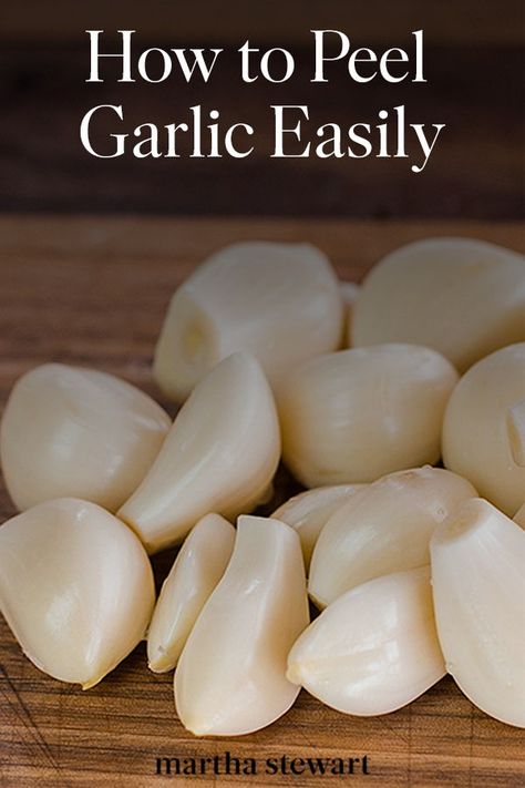 Cooking With Garlic, Peeling Garlic Cloves Hack, Garlic Peeling Trick, How To Chop Garlic Cloves, Easy Peel Garlic Cloves, Best Way To Peel Garlic, How To Store Peeled Garlic, Storing Peeled Garlic, How To Cook Garlic Cloves