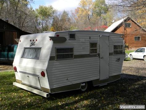 1970 Shasta Starflyte Camper Trailer (A) | Photos | ViewRVs.com Camper Revamp, Bus Homes, Vintage Motorhome, Shasta Trailer, Vintage Camper Interior, Shasta Camper, Vintage Camper Remodel, Rv Renovation, Trailer Interior