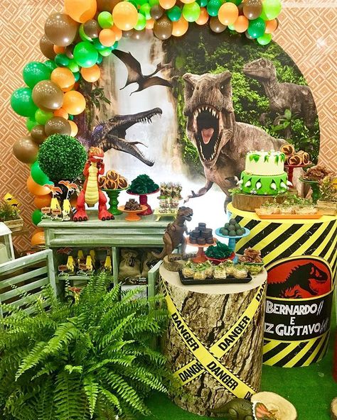 Jurassic Park Birthday Party, Jurassic Park Party, Dinosaur Birthday Theme, Jurassic Park Birthday, Dinosaur Party Decorations, Dinosaur Birthday Party Decorations, Dinosaur Birthday Cakes, Dinosaur Themed Birthday Party, Dino Birthday Party