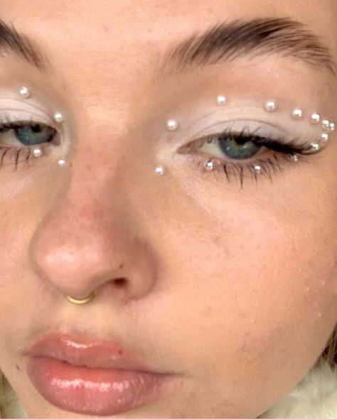 Sweet 16 Makeup, Hippie Makeup, Rave Makeup, Swag Makeup, Fancy Makeup, Creative Eye Makeup, Artist Aesthetic, Halloween Makeup Looks, Maquillaje Natural