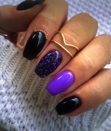 Black And Purple Dip Powder Nails, Nails For Salem Ma, Black And Purple Ombré Nails, Purple Black And Green Nails, Black With Purple Glitter Nails, Short Dip Nails Halloween, Black To Purple Nails, Fall Nails Art Design, Short Dip Powder Nails Halloween