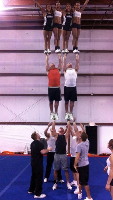 Cool Cheer Stunts, Male Cheerleaders, Cheerleading Workouts, Cheer Hacks, Cheer Photos, Cheer Things, Cheer Pics, Cheerleading Stunt, Cheerleading Team