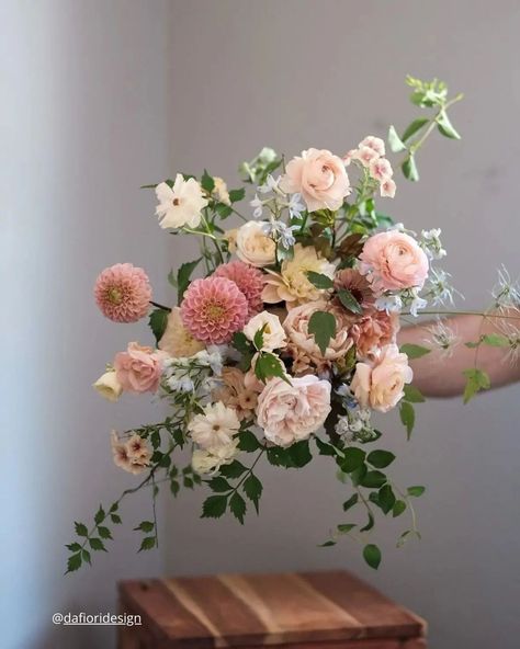 Fall Wedding Bouquets: Fantastic Ideas For Autumn Wedding Fall Wedding Colors Bouquets, Fall Bride Bouquet Autumn, Bridal Bouquet Fall Real Flowers, Dusty Rose Wedding Florals, Pink Fall Flowers, Simple Wedding Bouquets Bride, Fall Pink Wedding, October Wedding Bouquets, Pink Autumn Wedding