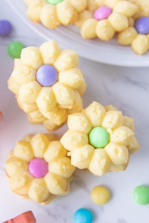 Whip up these Easter spritz cookies. A flower shaped cream cheese spritz cookie with a tasty M&M center. A fun holiday cookie recipe. #passion4savings #easter #cookies #spritz #cookierecipe #holidaym&m easy #creamcheese Easter Spritz Cookies, Cream Cheese Spritz Cookies, Easter Cookie Recipes, Spritz Cookie Recipe, Best Holiday Cookies, Easter Snacks, Easter Sweets, Spritz Cookies, Spring Cookies