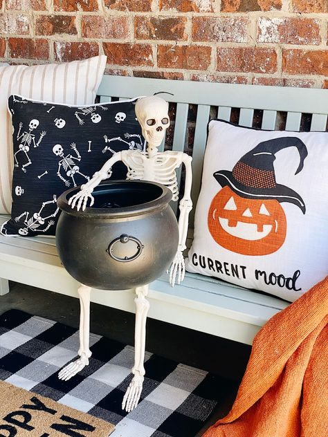 Halloween bench scene on front porch // front porch decorating ideas #handmadewithjoann Halloween Porch Bench Decor, Halloween Bench Decor Outdoor, Halloween Bench Decor, Fall Benches Decor Outdoor, Porch Bench Decorating Ideas, Porch Bench Decor, Front Porch Bench Decor, Halloween Front Porch Decorating Ideas, Creepy Halloween Decorations Diy