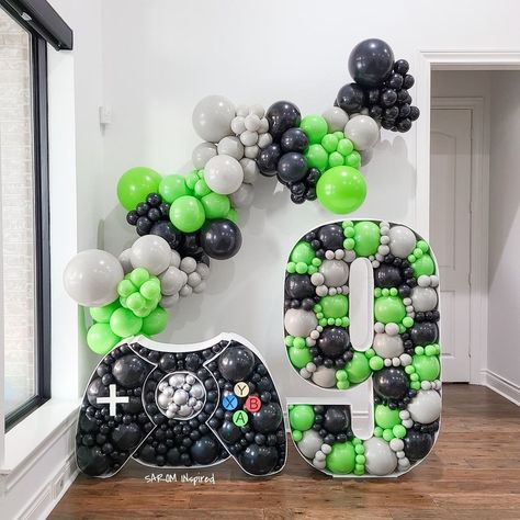 Balloon Decorations Graduation, Minecraft Balloons, Mosaic Balloon, Balloon Mosaic, Balloon Business, Video Games Birthday Party, Roller Skating Party, Video Games Birthday