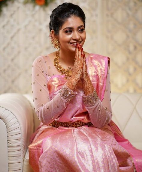 Full Sleeve Bridal Blouses To Add Some Oomph This Coming Wedding Season Full Hand Blouse Designs For Saree, Full Sleeves Blouse, Saree Outfit, Blouse Designs Catalogue, Full Sleeve Blouse, Pattu Saree Blouse Designs, Saree Blouse Neck Designs, Wedding Saree Blouse Designs, Kerala Saree