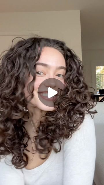 Kiana Davis on Instagram Kianadaliave Hair, Curly Hair Clean Look, Kiana Davis Hair, Kiana Davis Instagram, Curly Hair Clean Girl, Darianka Curly Hair, Kiana Davis, Clean Girl Aesthetic Curly Hair, Redken All Soft