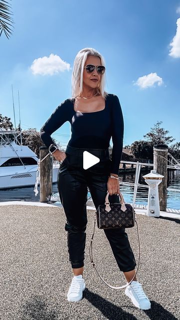 LENA | Milena | Fashionablylena on Instagram: "The SPEEDY B 20 is tiny but it packs a punch 😉
.
.
.
.
What fits in my bag, designer bag, luxury handbag, cosmetic bag, makeup bag, luxury lifestyle, small bags" Speedy 20 Louis Vuitton, Speedy 20 Outfit, In My Bag, Bag Makeup, Bag Luxury, My Bag, Designer Bag, Designer Bags, Luxury Lifestyle