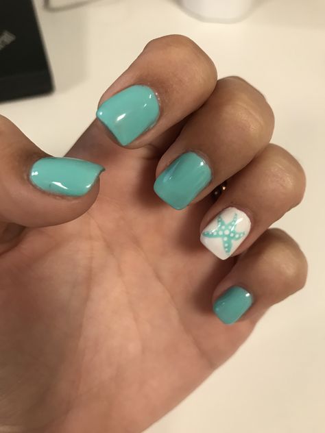 Nails Starfish Design, Turtle Gel Nails, Teal Starfish Nails, Starfish Toes Nail Art, Starfish Nails Design, Turquoise Beach Nails, Cruise Toe Nails, Green Beach Nails, Carribean Cruise Nail Ideas