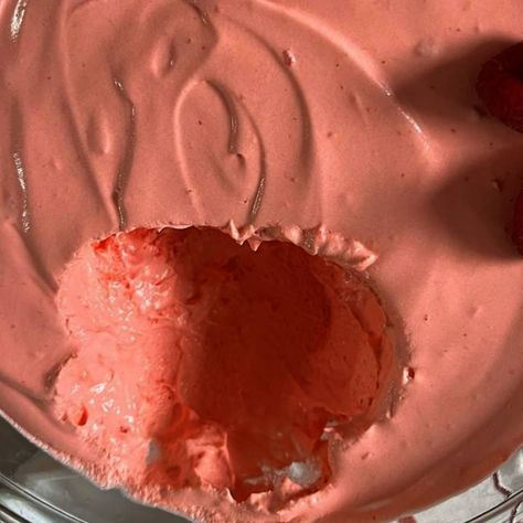 Raspberry Push Pop Pudding - Viral Recipes Raspberry Push Pop Pudding, Raspberry Pudding, Refrigerator Desserts, Pasta Rack, Viral Recipes, Fruity Treats, New York Style Cheesecake, Push Pop, Fruit Salads