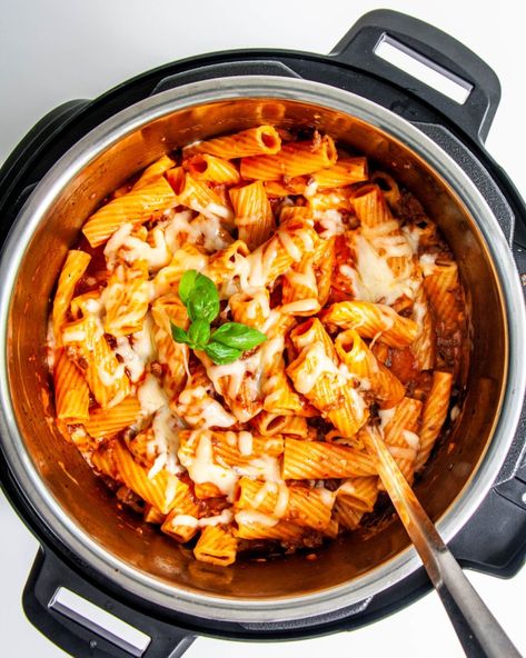 This Instant Pot Baked Ziti is the perfect weeknight meal and the ultimate Italian-American comfort food! A savory meat sauce, with perfectly melted cheese and a creamy finish - you'll be giving yourself a pat on the back for this one!  #instantpot #bakedziti Instant Pot Mostaccioli Recipe, Instant Pot Rigatoni And Meat Sauce, Instant Pot Rigatoni, Instant Pot Ziti, Instant Pot Baked Ziti, Vegetarian Sweet Potato Recipes, Instapot Ideas, Instant Pot Italian, Baked Ziti With Chicken