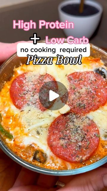 Kellz | Weight Loss Coach + Personal Trainer on Instagram: "Have you ever wanted to indulge in just the toppings off the whole pizza and not feel guilty about it?!   I have 🙋🏽‍♀️ I felt guilty and like garbage after from how much cheese I just ate in one sitting 🤣   I don’t know why I haven’t made these pizza bowls sooner - even if you are not a cottage cheese fan, the curds melt like cheese and the pizza toppings and sauce punch through this bowl with their flavors!   Calories for whole bowl:  367  36g protein 16g carbs  18g fat   Ingredients in the video & just microwave for 2 minutes when you are ready to eat and enjoy!   #weightlossrecipes  #weightlossforwomen  #highproteinmeals  #lowcarb #pizzalovers  #pizzabowl" Healthy Pizza Bowl, Protein Pizza Bowl, Cottage Cheese Pizza Bowl Microwave, Pizza Bowl With Cottage Cheese, High Protein Pizza Bowl, Pizza Cottage Cheese Bowl, Pizza Bowls Low Carb, Pizza In A Bowl, Cottage Cheese Pizza Bowl