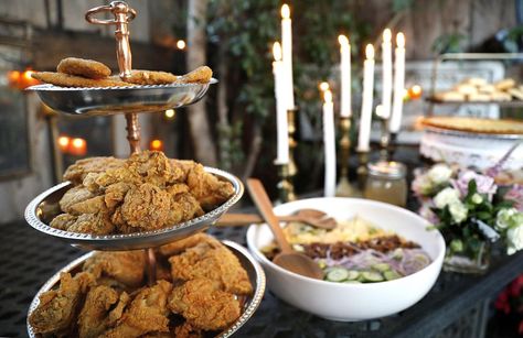 Every year for my birthday, I host a fried chicken dinner party. The guests bring their favorite fried chicken, and I supply the sides, dessert and drinks. Here's how I pull it all off, from the menu, to the shopping list, to the tablescape and decorations to the playlist. Fried Chicken Birthday Party, Fried Chicken Buffet Ideas, Fried Chicken And Champagne Party, Fried Chicken Party Ideas, Fried Chicken Menu Ideas, Fried Chicken Buffet, Birthday Party Meals, Dinner Party Chicken, Beverage Bars