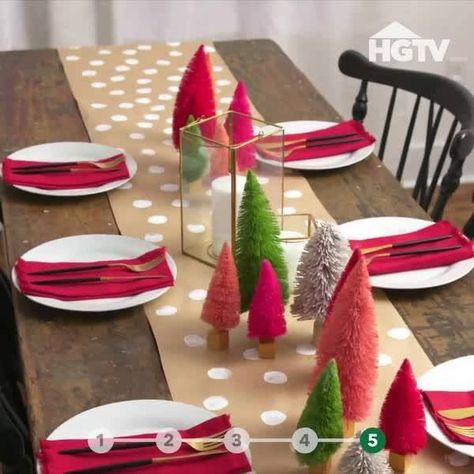 Holiday Table Runners, Butcher Table, Christmas Party Table, Paper Table Runner, Table Runner Diy, Holiday Table Runner, Ministry Ideas, Christmas Runner, Cheap Christmas