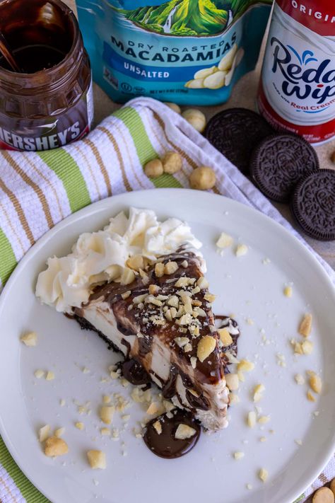 Duke’s Hula Pie (Copycat Recipe) Hula Pie Recipe Hawaii, Hula Pie Recipe, Hula Pie, Trip To Hawaii, Best Pie, Chocolate Sandwich, Chocolate Sandwich Cookies, Macadamia Nut, Frozen Treat