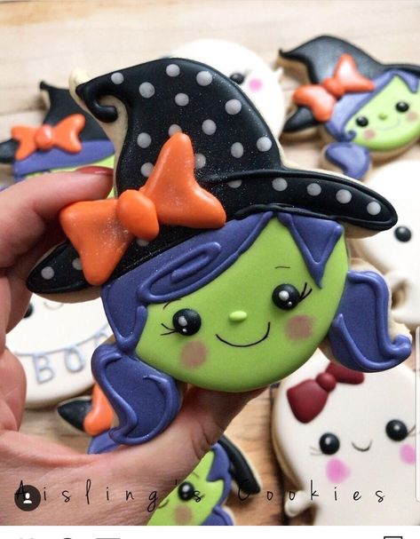 Witch Decorated Cookies, Witch Cookies, Halloween Biscuits, Galletas Halloween, Halloween Sugar Cookies Decorated, Easy Halloween Cookies, Witch Cookie, Cookies Halloween, Perfect Sugar Cookies