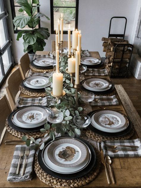 Your Thanksgiving table decor is the literal centerpiece of your holiday feast. I have put together four Thanksgiving table settings for you, complete with sources and photos. Table Setting Ideas Casual, Thanksgiving Table Centerpiece Ideas, Thanksgiving Dinner Party Decor, Traditional Thanksgiving Table, Farmhouse Thanksgiving Table, Thanksgiving Table Decor Ideas, Table Centerpiece Ideas, Friendsgiving Dinner Party, Christmas Lodge