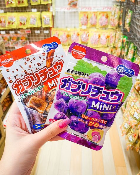 Is anybody into 🥤 cola-flavored and 🍇 grape-flavored candy? We found these cool and sweet Meigum candies in Tokyo! They're really good ✨🥰 #japanesecandystore #japanesecandy #japanesefood #japanesesnack #japancandy Japanese Candy Store, Foreign Candy, Candy Gummies, Korean Candy, Room Pantry, Japanese Candy Snacks, Asian Candy, Aesthetic Foods, Japan Candy