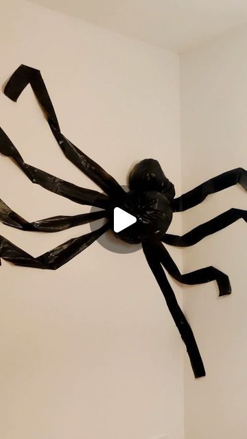 Giant Spider Halloween Diy, Cardboard Spider, Spider For Halloween, Giant Spider, Spider Halloween, Halloween Spider, Halloween Halloween, Halloween House, Art Plastique