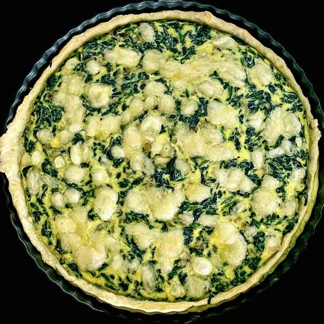 Julia Child's spinach quiche is sinfully delicious! It is rich, full of flavor, and the perfect proportions. If you want, you can cut down the cooking time by buying a pre-made shell. Julia Childs Quiche Recipe, Julia Child Quiche, Lebanese Hummus Recipe, Lebanese Hummus, Spinach Quiche Recipes, Julia Child Recipes, Spinach Quiche, How To Make Dough, French Recipes