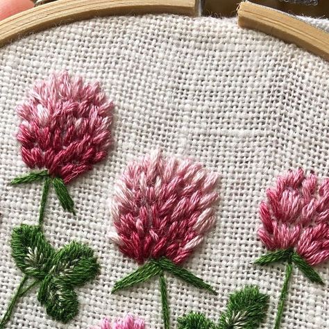 Justyna | HAND EMBROIDERY on Instagram: "Clovers are one of the botanicals I have a love-hate relationship with - but only when it comes to stitching! 😄 (I absolutely adore real clovers and can’t imagine a meadow without them!) My issue is that there are so many ways to stitch the top part, and I always struggle to choose which way to go. If you’re familiar with my embroidery design, “Goldenrod, Thistle and Clover Meadow,” you’ll notice that I’ve stitched the clovers differently there, and I still can’t decide which version I prefer! Let me know what you think of this mini clover meadow! 💕💚

#embroidery #embroider #embroideryart #embroiderywork #handembroidery #embroideredflowers #flowerembroidery #floralembroidery #embroideryfloss #embroideryflowers #embroiderydesign #embroiderypattern Embroidery Thistle Pattern, Embroidery Clover, Scottish Thistle Embroidery, Clover Flower Embroidery, Thistle Embroidery, Clover Meadow, Scottish Thistle Embroidery Pattern, Meadow Embroidery, Clover Embroidery