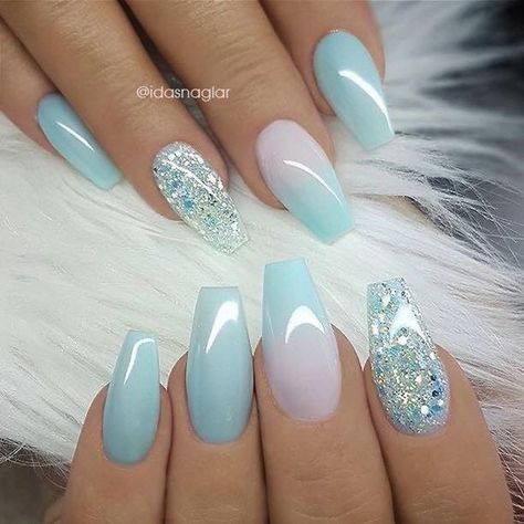 Coffin Design, Short Coffin Nails Designs, Feather Nails, Unghie Sfumate, Glitter Accent Nails, Nails With Glitter, Simple Acrylic, Winter Nails Acrylic, Short Coffin Nails