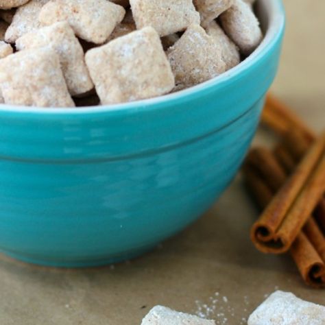 Snickerdoodle Puppy Chow Peanut Free Snacks, Puppy Chow Ingredients, Cake Puppy, Cup Of Cake, Chex Mix Puppy Chow, Puppy Chow Recipes, Chex Mix Recipes, Muddy Buddies, Puppy Chow