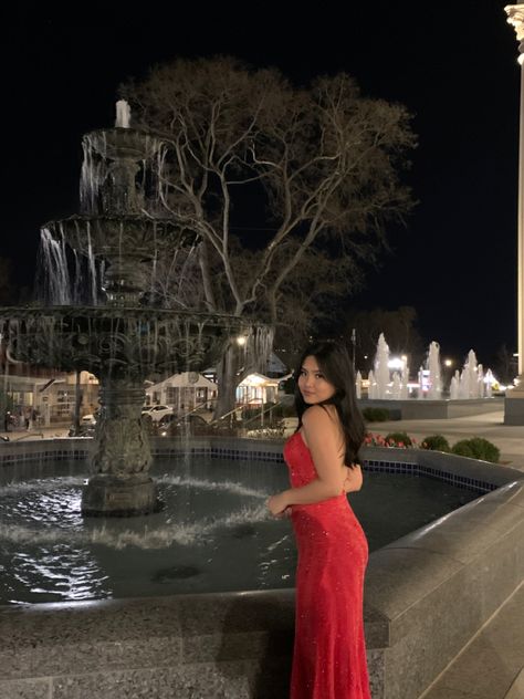 Red Dress Pictures Photo Ideas, Fancy Dress Poses Instagram, Poses For Formal Dress, How To Pose In A Long Dress, Prom Pics Solo, Formal Dress Poses, Prom Dress Poses, Prom Photoshoot Ideas Single, Red Dress Photoshoot Ideas