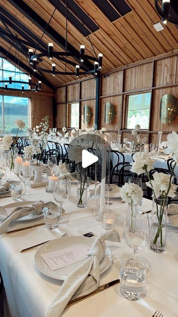 The Flower Pursuit | Wedding Florist & Styling Collective Sydney on Instagram: "Clustered bud vases lining the tables for Georgia and Anth at @bendooleyestate 🦢  ENQUIRE NOW FOR 2024 + 2025 ⠀⠀⠀⠀⠀⠀⠀⠀⠀ hello@theflowerpursuit.com.au www.theflowerpursuit.com.au  ——————————————————————— ⠀⠀⠀⠀⠀⠀⠀⠀⠀ #dunespalmbeach #seacliffhouse #seacliffhousewedding #brawleyestate #ottimohouse #bendooleyestatewedding #bendooleyestate #bendooleystables #bendooleyweddings #huntervalleyflorist #greyleighwedding #southcoastflorist #southcoastweddingflorist #thewoodsfarmjervisbay #malibraefarm #southcoastflorist #thelodgejamberoowedding  #wollongongweddingflorist #greyleighhomestead  #greystoneestatewedding #chapelridge #seacliffhouse #petersonhousechapel #redleafwollombi #miltonparkwedding #thecovejervisbay  #monaf Bud Vases And Candles Long Table, Bud Vases Wedding Centerpiece, Bud Vases Wedding, Vases Wedding, Tall Candle, Wedding Vases, Yellow Wedding, January 26, Coast Wedding