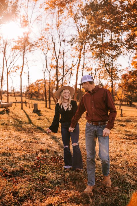 Outfits For Couples Pictures, Western Engagement Pictures Outfits Winter, Winter Engagement Photos Outfits Western, Fall Pictures Couples Outfits, Engagement Picture Outfits Plus Size, Plus Size Pictures, Western Couple Photoshoot Outfits Winter, Plaid Engagement Photos Outfit, Engagement Photos Outfits Western