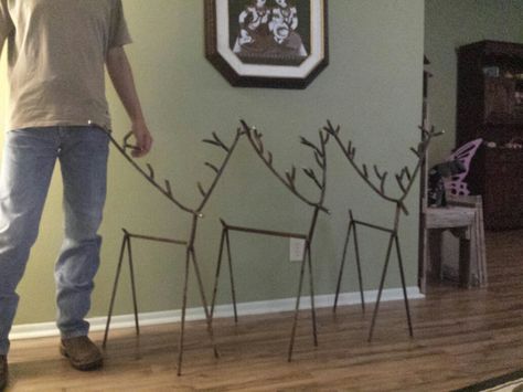 Rebar reindeer Rebar Garden Art, Metal Crafts Diy, Diy Welding, Welding Art Projects, Metal Art Welded, Diy Metal, Metal Garden Art, Christmas Decorations To Make, Welding Art