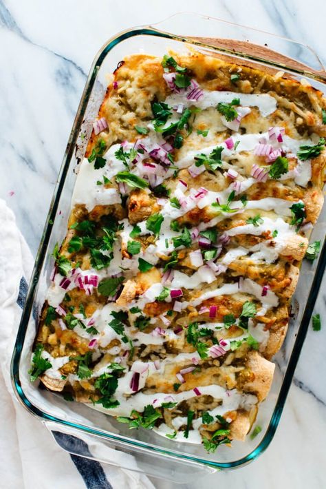 Enchiladas With Salsa Verde, Salsa Verde Sauce, Sweet Potato Enchiladas, Burger Vegetarian, Potato Enchiladas, Sandwich Vegetarian, Verde Sauce, Fantastic Recipes, Roasted Sweet Potato