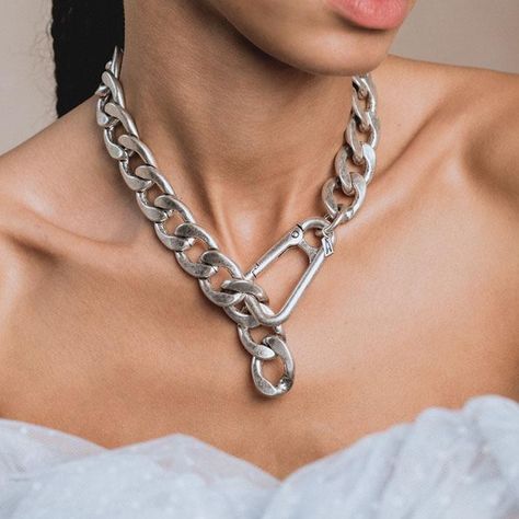 Chain Necklace Outfit, Chunky Chain Necklaces, Wrist Wear, Clasp Necklace, Pierced Jewelry, Classy Jewelry, Large Jewelry, Lovely Jewellery, Brass Chain