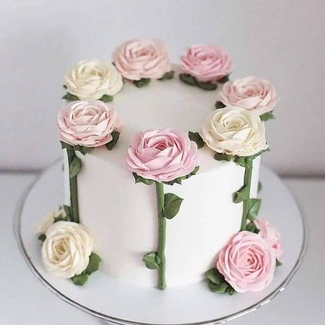 Birthday Cake With Flowers, Cupcake Cake Designs, Cool Cake Designs, Simple Cake Designs, Creative Birthday Cakes, Cake Decorating Designs, Rose Cake, Pretty Birthday Cakes, Cute Birthday Cakes