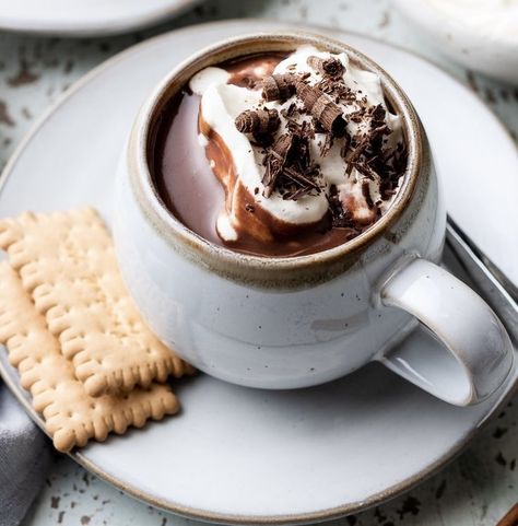 Thick Hot Chocolate, Hot Chocolate With Marshmallows, Chocolate With Marshmallows, Hot Chocolate Recipe Homemade, Gourmet Hot Chocolate, Hot Drinks Recipes, Chocolate Recipes Homemade, Hot Cocoa Recipe, Cup Of Hot Chocolate