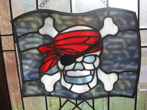 My stained glass pirate flag. Pirate Stained Glass Patterns, Fall Suncatchers, Pirate Bar, Pirate Flags, Tin Foil Art, Resin Inspiration, Scroll Art, Glass Boat, Stained Glass Angel