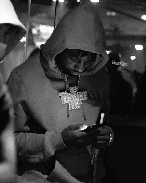 Lil Tjay Aesthetic Wallpaper Iphone, Lil Tjay Aesthetic Wallpaper, Rappers Black Aesthetic, Lil Tjay Black And White, Lil Tjay Profile Picture, Lil Tay, Rapper Style, Anime Warrior, Trendy Wallpaper