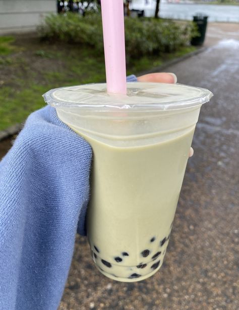 tasty yummy matcha boba drink aesthetic green drink green aesthetic Matcha Boba Aesthetic, Boba Green Tea, Wedding Bob, Sanrio Cafe, Juice Business, Gong Cha, Green Drink, Drink Aesthetic, Boba Drink