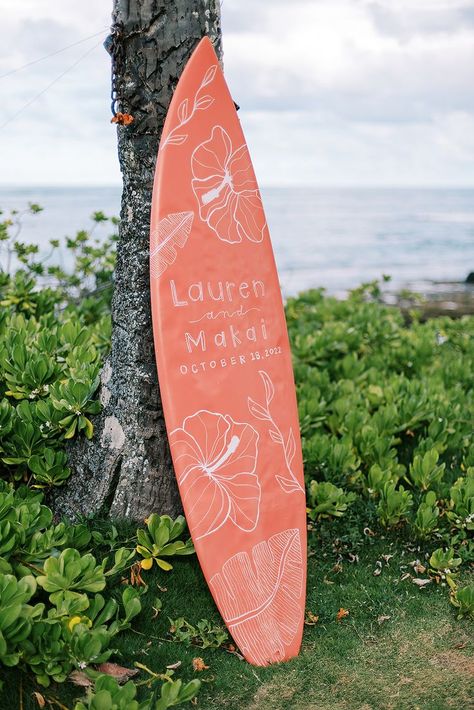 Click to find images from this Oahu destination wedding including a private island ring ceremony, the laidback backyard wedding reception Oahu, and of Lauren and Makai’s Oahu wedding guests joyfully celebrating with their close friends. This gallery includes mismatched pink and orange bridesmaids dresses inspiration and tropical wedding florals. Other best Oahu wedding vendors: Oahu Wedding Photographer: @aloralani Oahu Wedding planner: Luana Events Beachy Floral Wedding, Surfer Wedding Ideas, Surfboard Wedding Sign, Surf Wedding Ideas, Tropical Backyard Wedding, Hawaiian Wedding Arch, Hawaii Beach Wedding Ideas, Hawaiian Wedding Decorations, Hawaii Themed Wedding