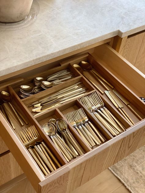 Neat Method, Kitchen Storage Hacks, Kitchen Finishes, Apartment Organization, Ikea Hackers, Simple Kitchen, Drawer Organizers, Storage Hacks, Wooden Storage