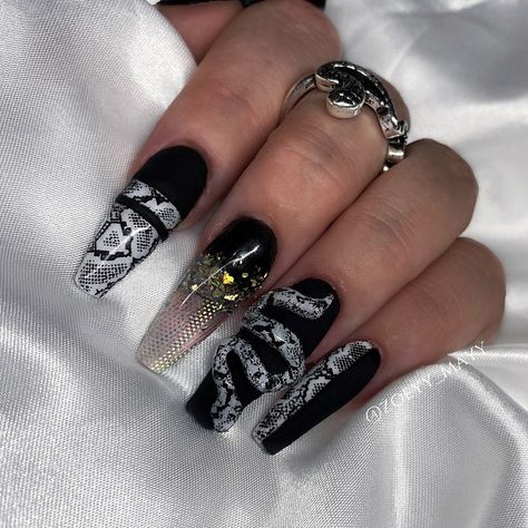 ✨Zoeyy Mayy Nails✨ on Instagram: “🖤 Snake Print Festival Nails 🖤 ❔ How Did I Do The Snake ❔ I Used A White Gel Polish To Outline The Shape I Wanted, Then Used…” Acrylic Snake Nails, 3d Snake Nails, Snake Nails, 3d Snake, White Gel Polish, Dope Nail Designs, Festival Nails, The Snake, Dope Nails